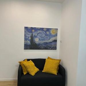 Deluxe Studio